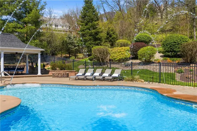 1621 Blackburn Heights Drive gallery image 39