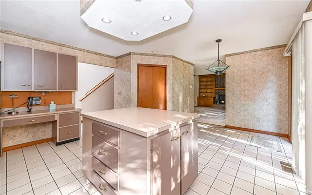 1627 King James Dr gallery image 9