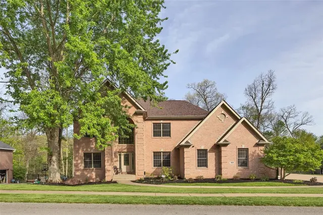 163 Oakview Dr gallery image 2