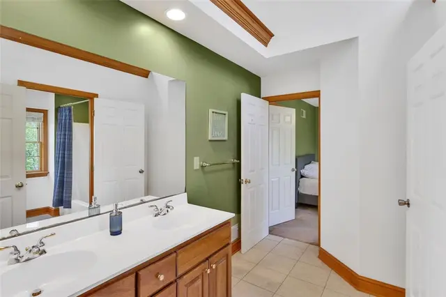 163 Oakview Dr gallery image 11