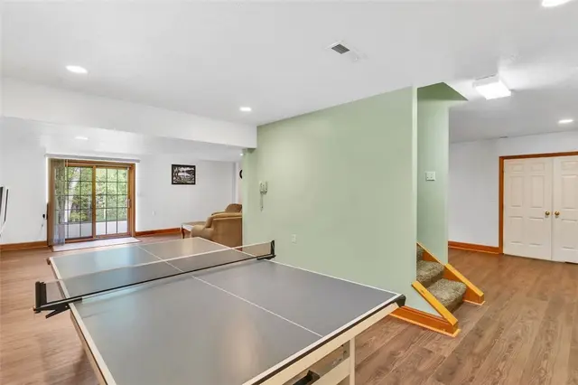 163 Oakview Dr gallery image 13