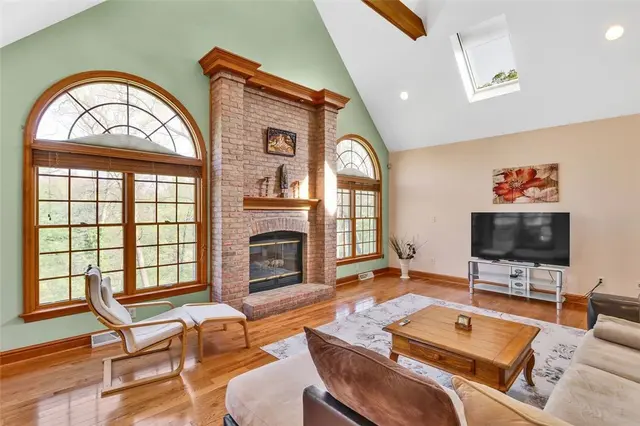 163 Oakview Dr gallery image 14