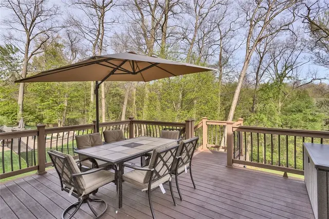 163 Oakview Dr gallery image 16
