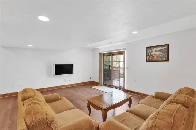 163 Oakview Dr gallery image 21