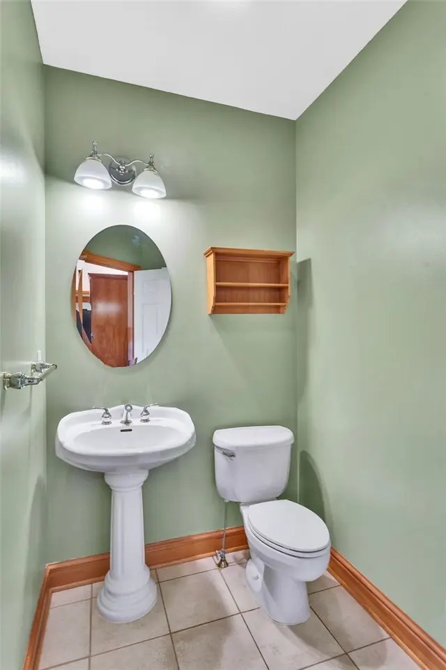 163 Oakview Dr gallery image 33