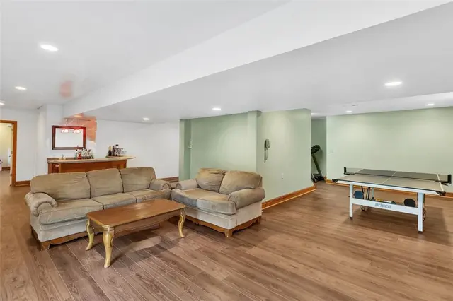 163 Oakview Dr gallery image 44