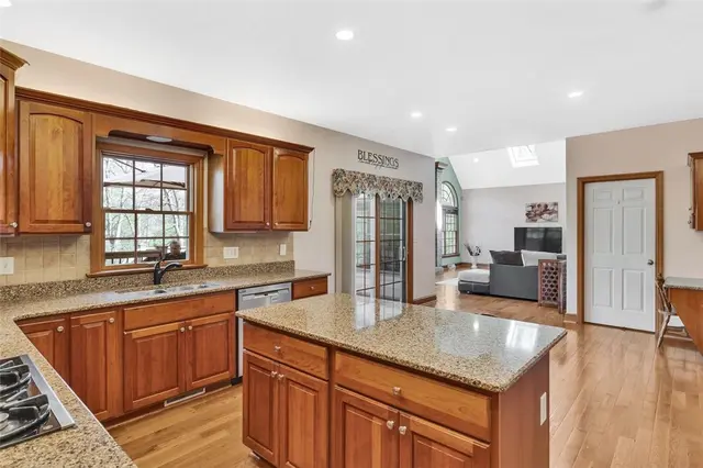 163 Oakview Dr gallery image 47