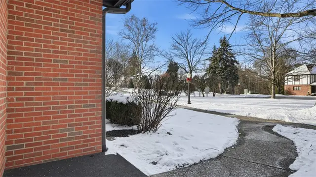1632 Stone Mansion gallery image 2