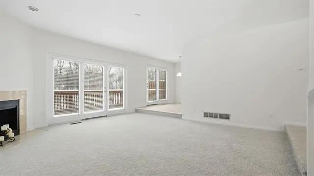 1632 Stone Mansion gallery image 9