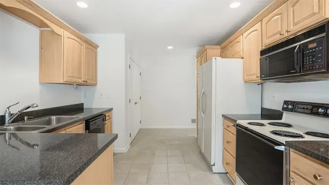 1632 Stone Mansion gallery image 14
