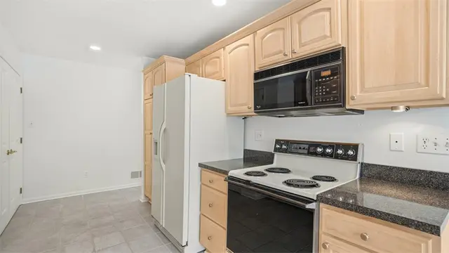 1632 Stone Mansion gallery image 16