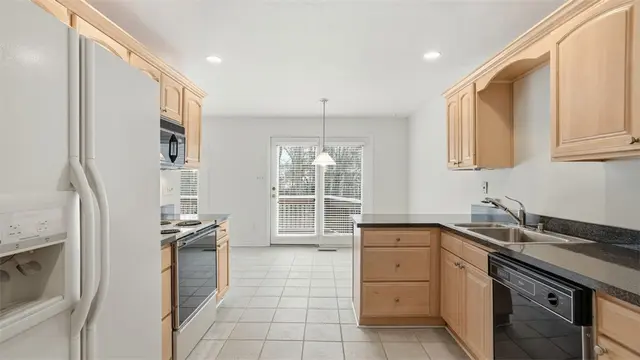 1632 Stone Mansion gallery image 18