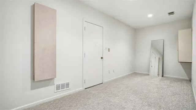 1632 Stone Mansion gallery image 34