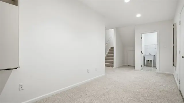 1632 Stone Mansion gallery image 35