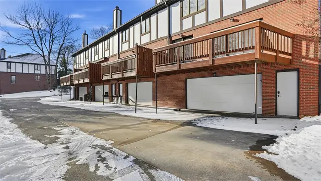 1632 Stone Mansion gallery image 43