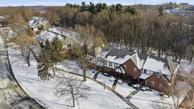 1632 Stone Mansion gallery image 47