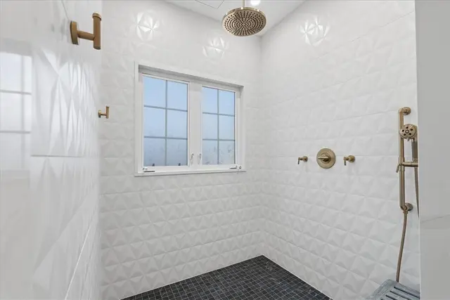 1634 Blackburn Heights DRIVE gallery image 7