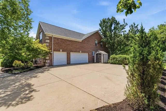 1634 Blackburn Heights DRIVE gallery image 34