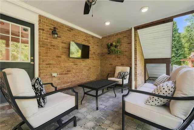 1640 Heritage Dr gallery image 5
