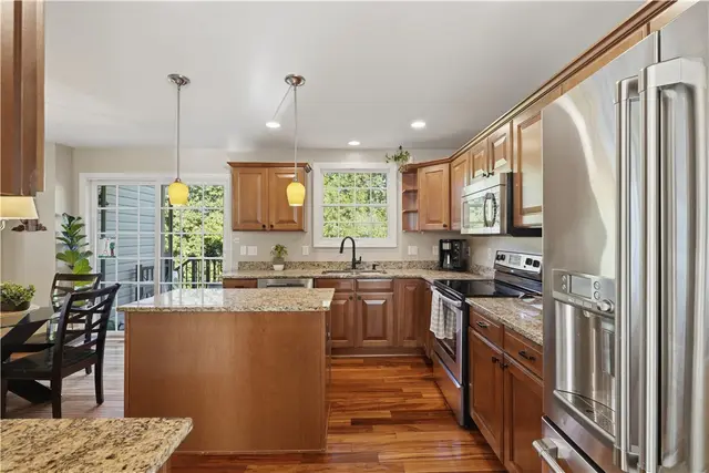 1640 Heritage Dr gallery image 11