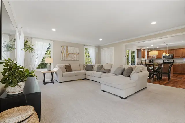 1640 Heritage Dr gallery image 16