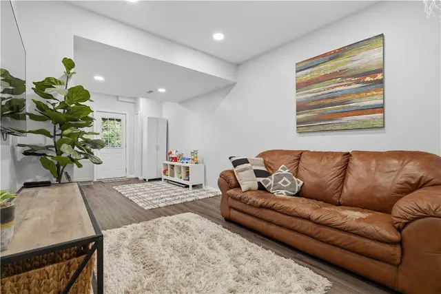 1640 Heritage Dr gallery image 18