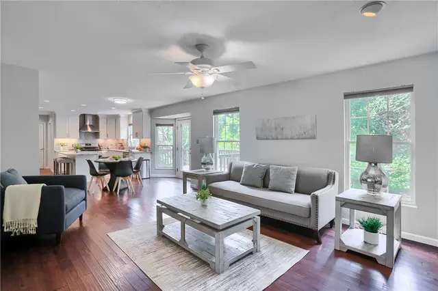 1642 Oakleaf Ln gallery image 4
