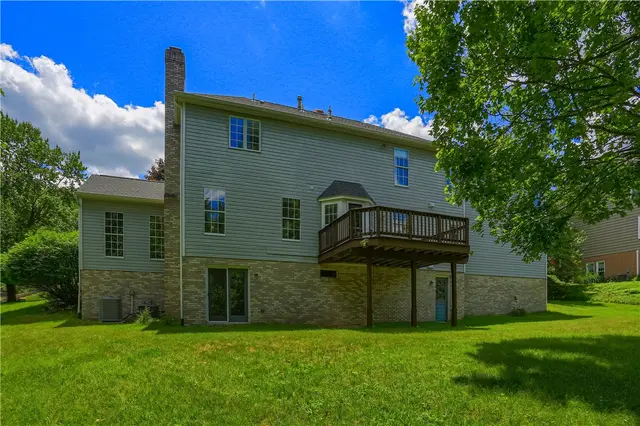 1642 Oakleaf Ln gallery image 5