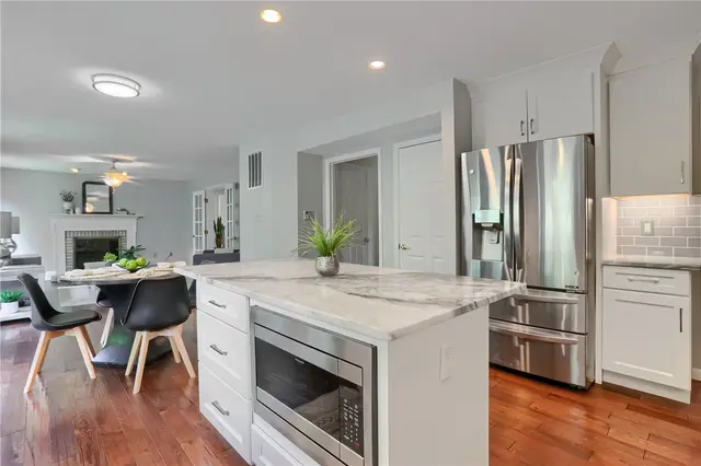 1642 Oakleaf Ln gallery image 6
