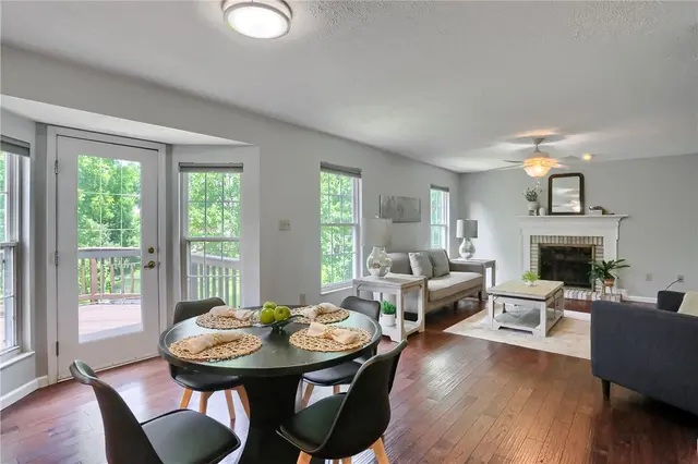 1642 Oakleaf Ln gallery image 7