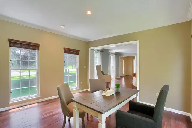 1642 Oakleaf Ln gallery image 11