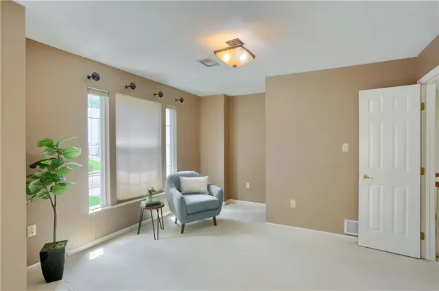 1642 Oakleaf Ln gallery image 12