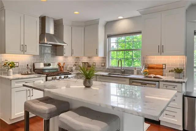 1642 Oakleaf Ln gallery image 17