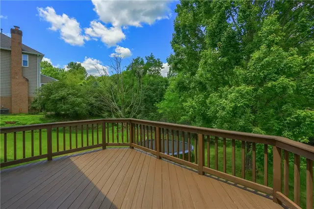 1642 Oakleaf Ln gallery image 38