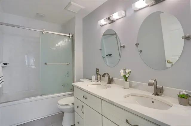 1642 Oakleaf Ln gallery image 44