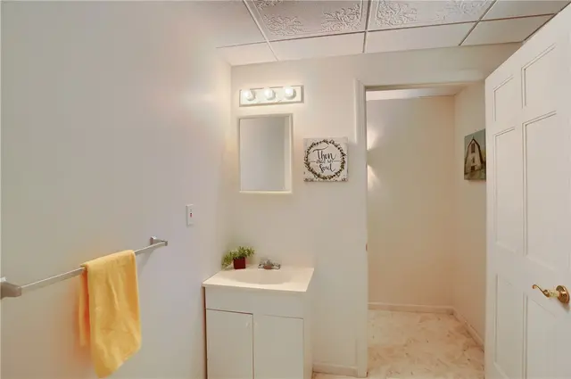 1642 Oakleaf Ln gallery image 48