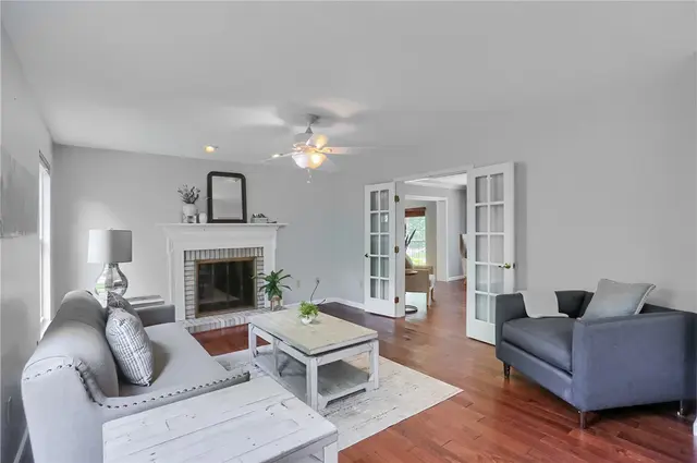 1642 Oakleaf Ln gallery image 49