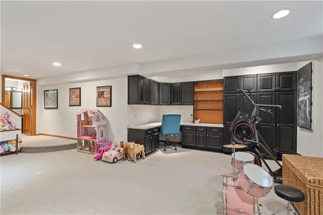 1644 King James Dr gallery image 2