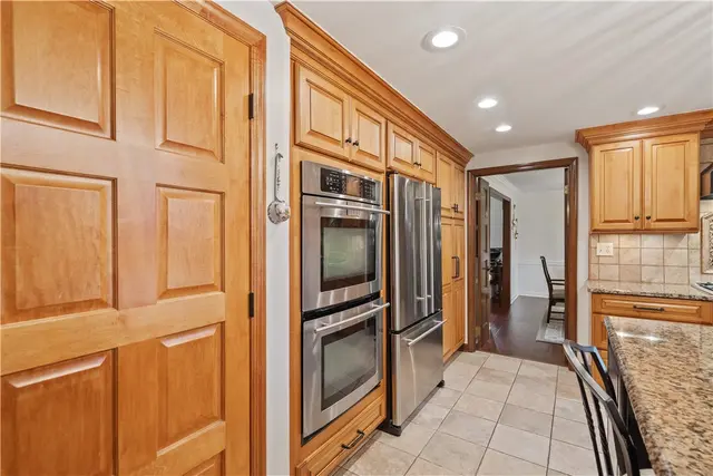 1644 King James Dr gallery image 9