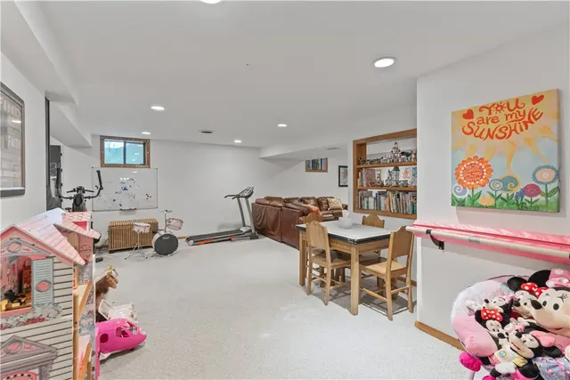 1644 King James Dr gallery image 13