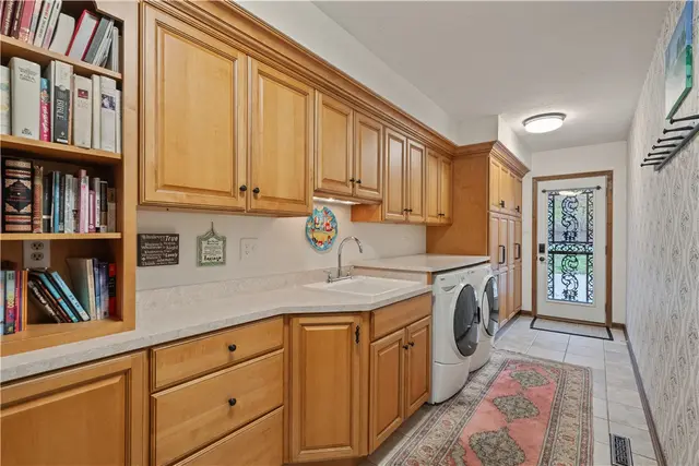 1644 King James Dr gallery image 14