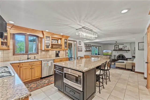 1644 King James Dr gallery image 23