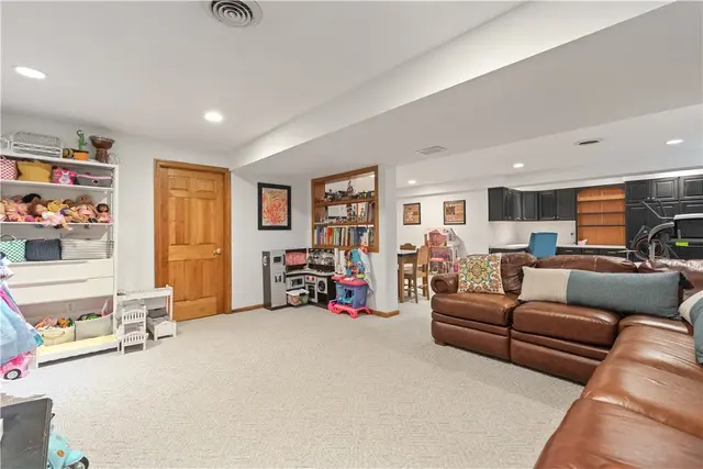 1644 King James Dr gallery image 30