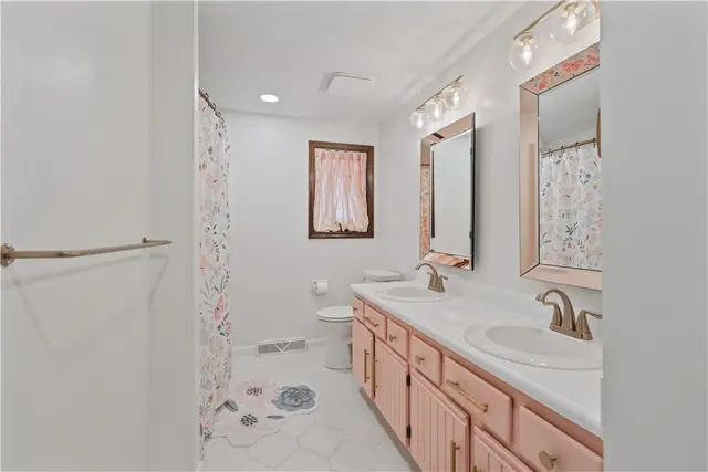 1644 King James Dr gallery image 32
