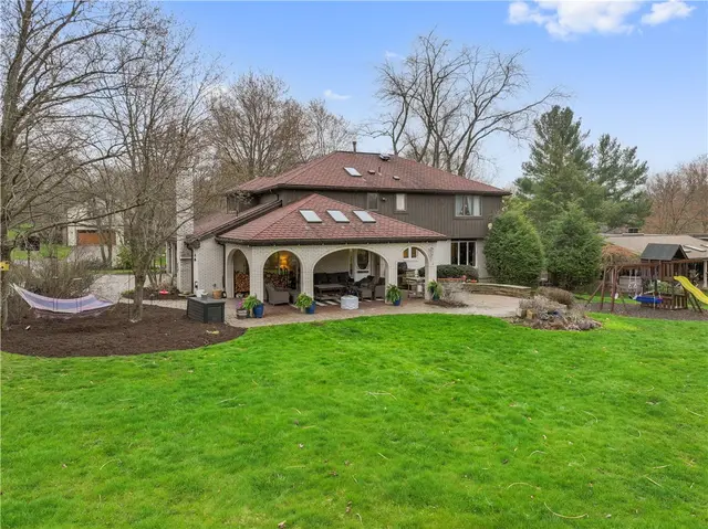1644 King James Dr gallery image 33