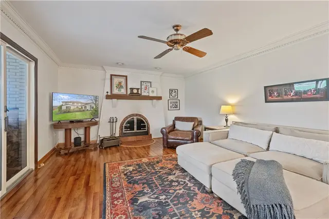 1644 King James Dr gallery image 34