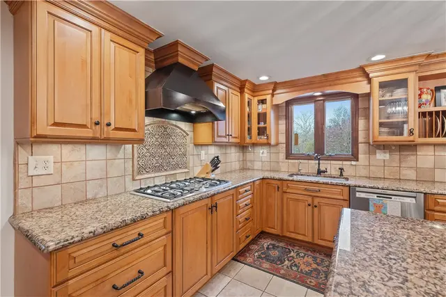 1644 King James Dr gallery image 37