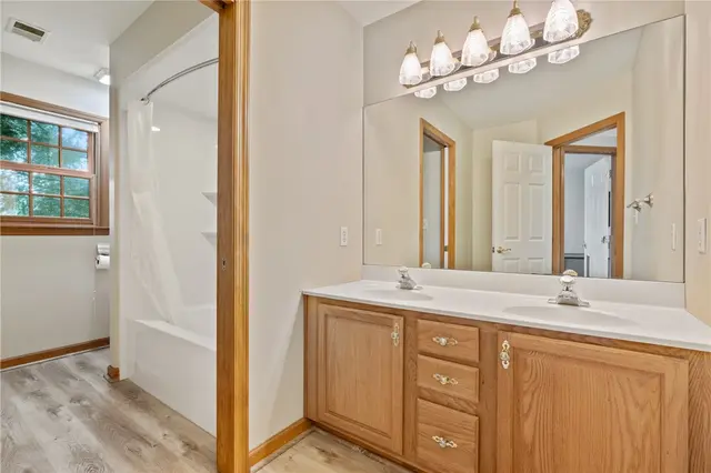 165 Wedgewood Drive gallery image 29