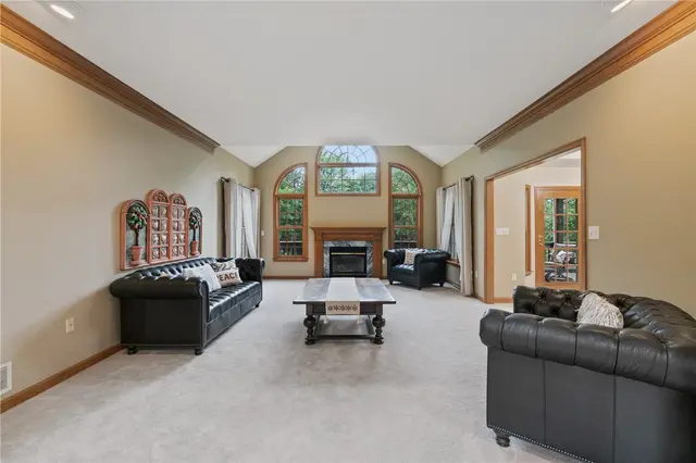 165 Wedgewood Drive gallery image 2