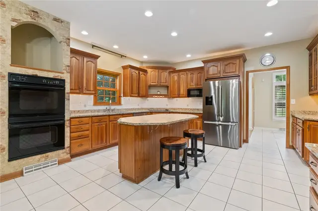 165 Wedgewood Drive gallery image 3